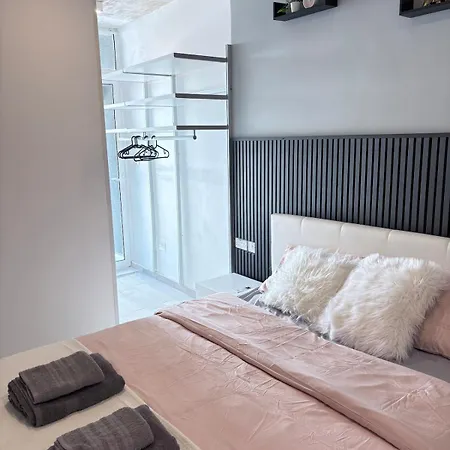 아파트 Paceville - 4a - Seaview 2br, Near & Bars *