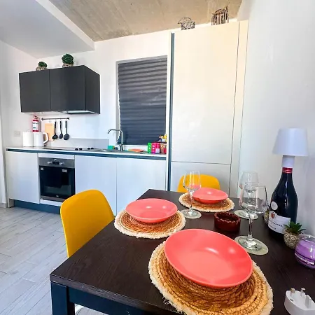 Paceville - 4a - Seaview 2br, Near & Bars Lägenhet